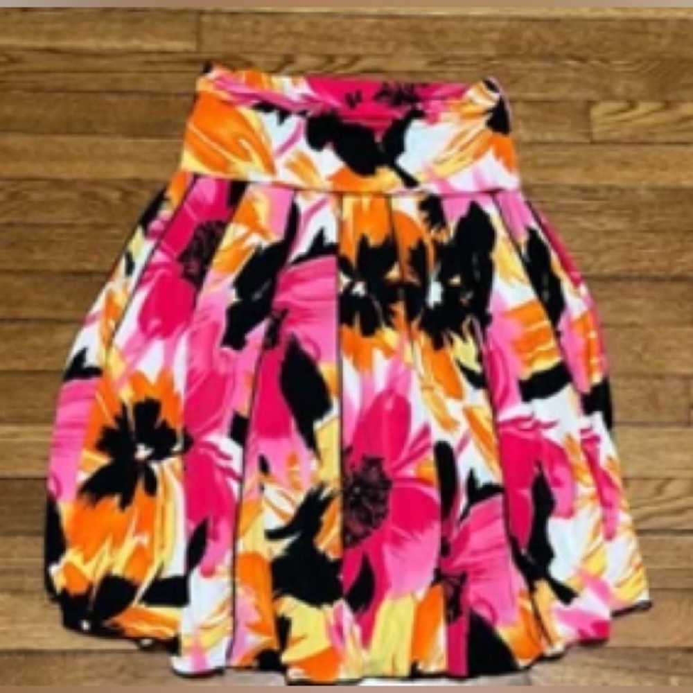 Pretty Lapis bright multicoloured stretch skirt with pleats.